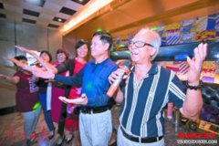 <b>老年人成KTV工作日主力军:101岁老人每周唱K玩半天</b>