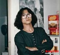 <b>汪峰早年青涩旧照曝光长发飘逸文青范</b>