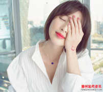 <b>张俪少女装亮相镜头里的她看起来十分靓丽和可</b>