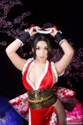 <b>智利美女cos不知火舞和春丽大胸美腿让人鼻血直</b>