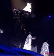 <b>李玉刚演唱会舞台事故短暂恐高闭眼半蹲完成演</b>
