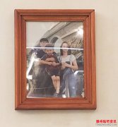 邓莎全家福首曝光爸爸看起来有点微胖还带着眼