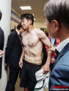 <b>总统文在寅赛后安慰韩国全队孙兴慜又一次痛哭…</b>
