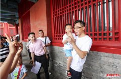 <b>网友故宫偶遇刘烨原来他在带自闭儿童找“瑞兽”</b>