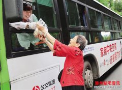 “爱心奶奶”毛美滨：为公交司机免费送餐十四载