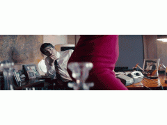 女神单身之夜醉酒归来，小区保安送她回家，第二天耍赖不认账..