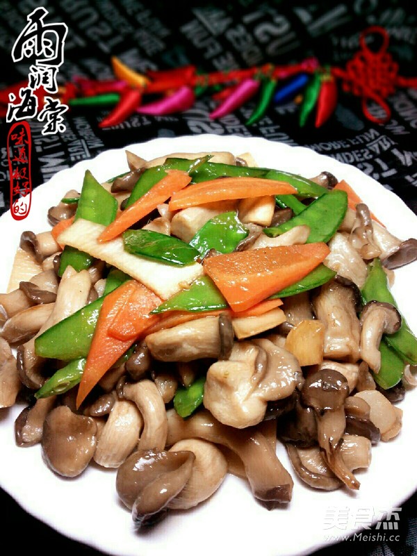 素炒鸡腿菇成品图