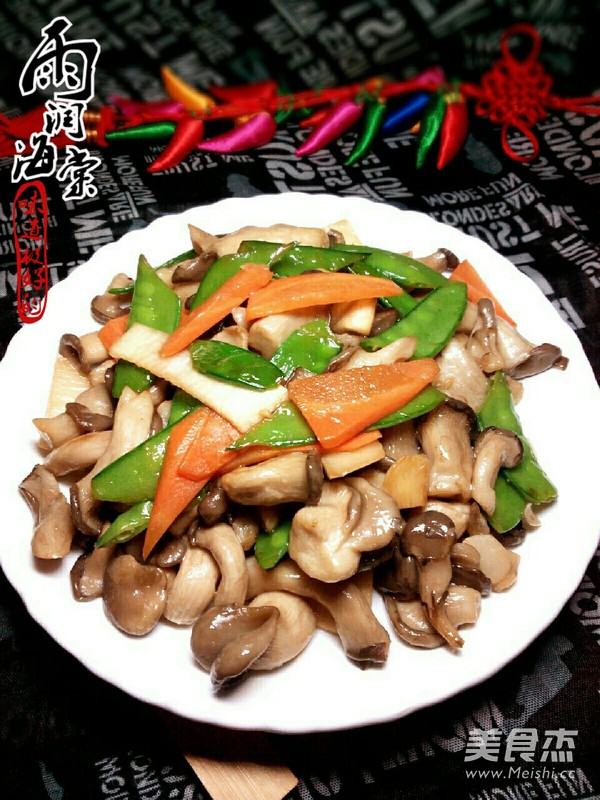 素炒鸡腿菇成品图