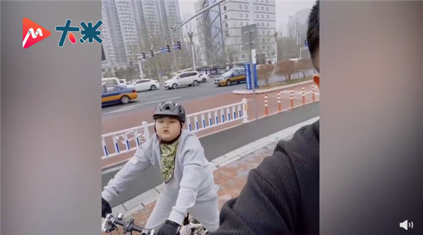 陪儿子减肥儿子没瘦爸爸瘦60斤 坚持每天慢跑：网友点赞太励志