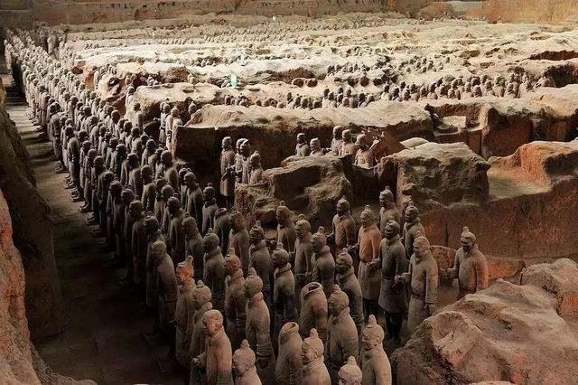 1997年考古专家在兵马俑中发现死尸