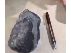 火流星碎片砸进屋里有村民捡到后直接扔了：怕辐射