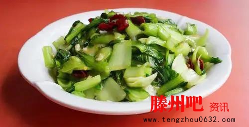 炒青菜时，不要直接下锅炒，牢记2个技巧，青菜又青又脆还入味